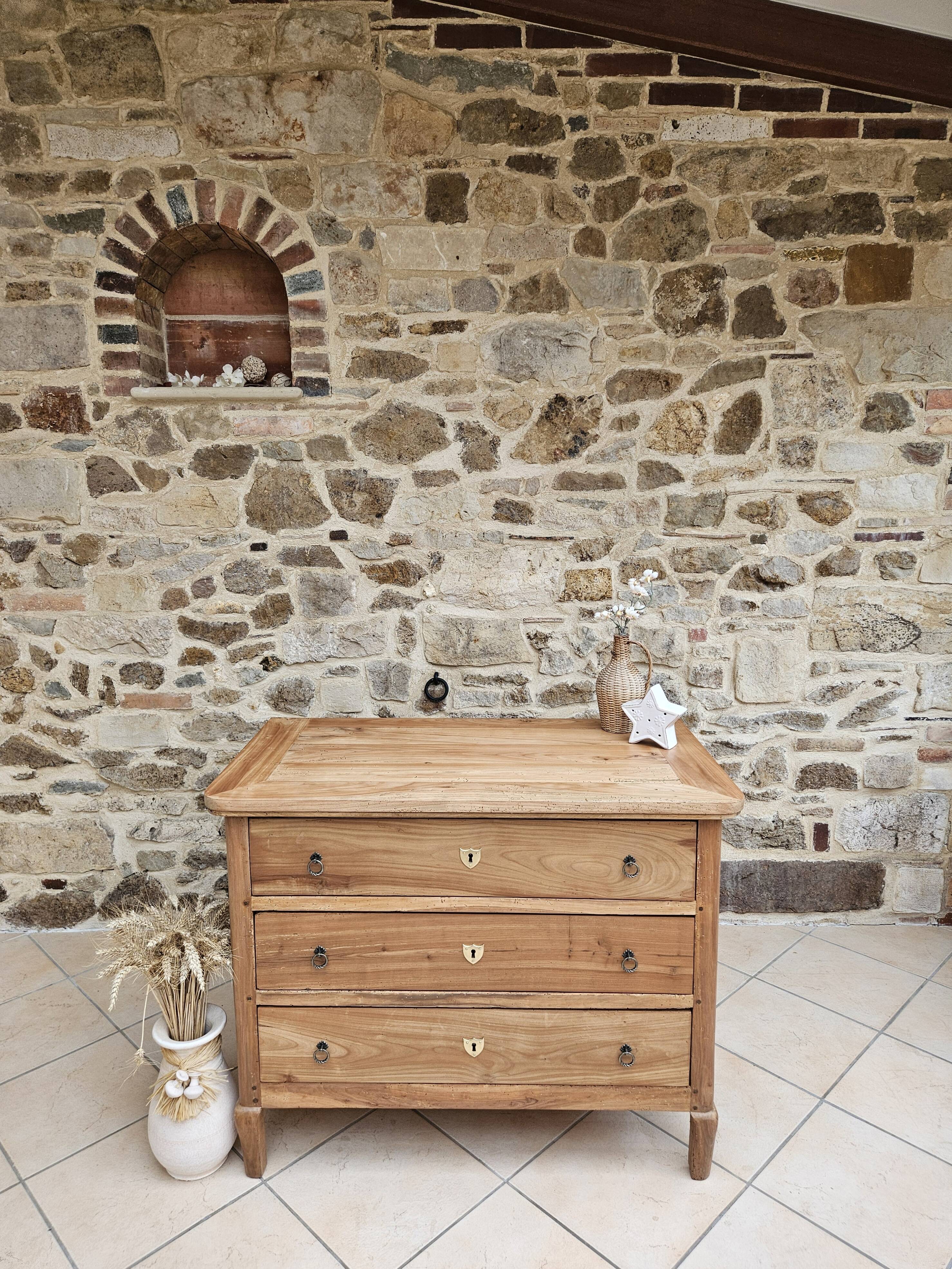 Antique chest of drawers