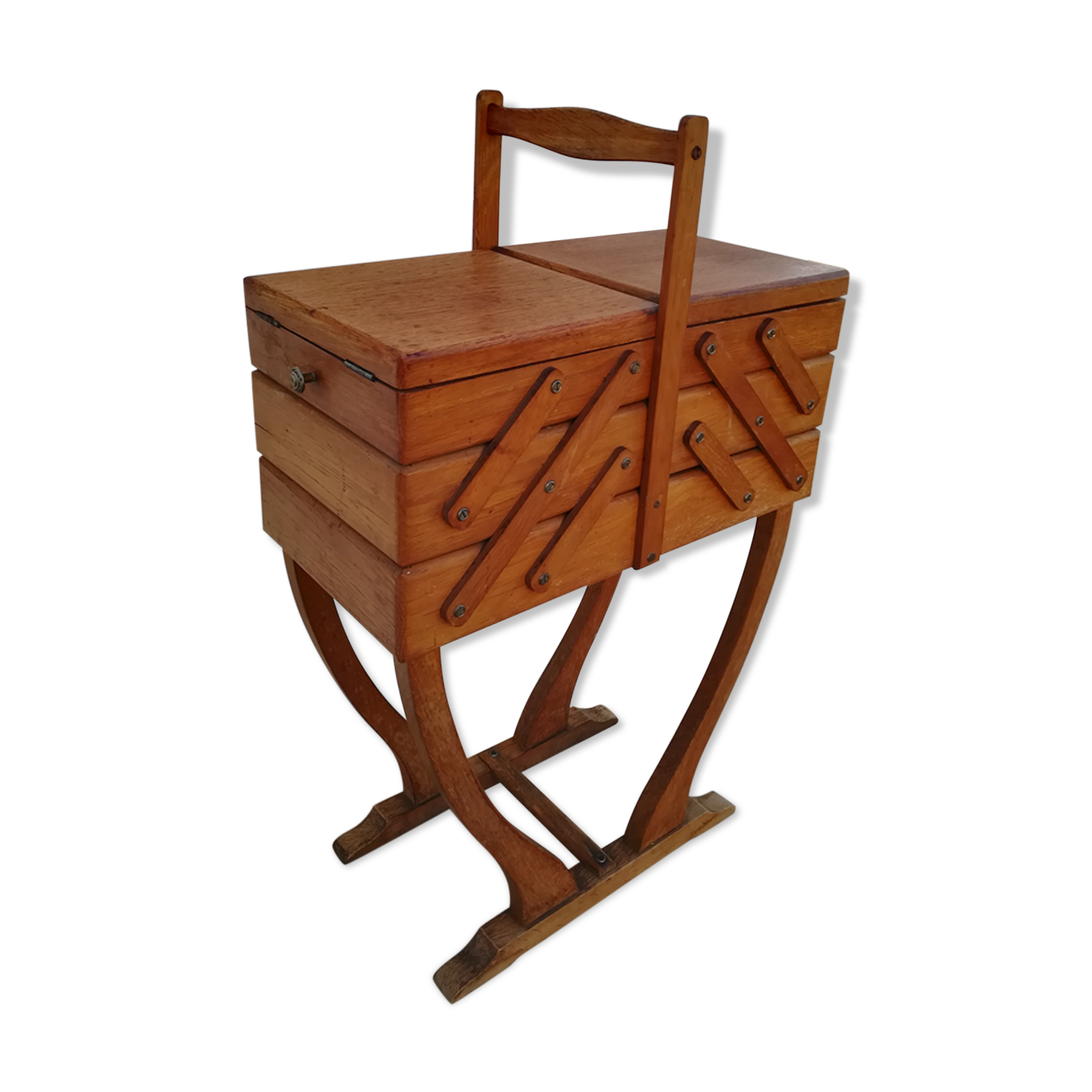 Worker light oak on feet