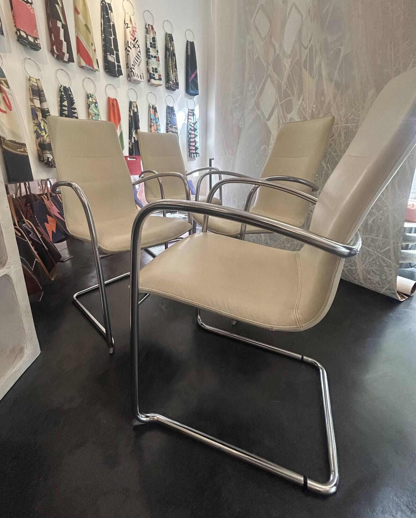 Set of 4 Ona Plaza chairs - Jorge Pensi