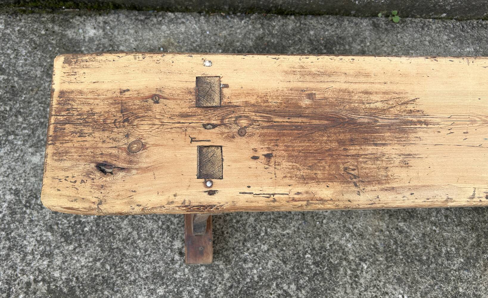 Large wooden bench, red oak, early 20th century.
