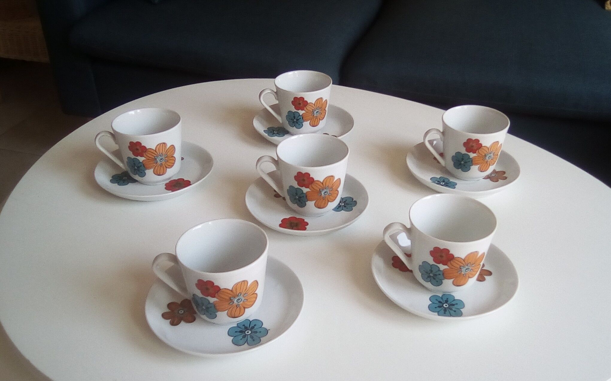 Set of 6 cups and porcelain under cups 70s