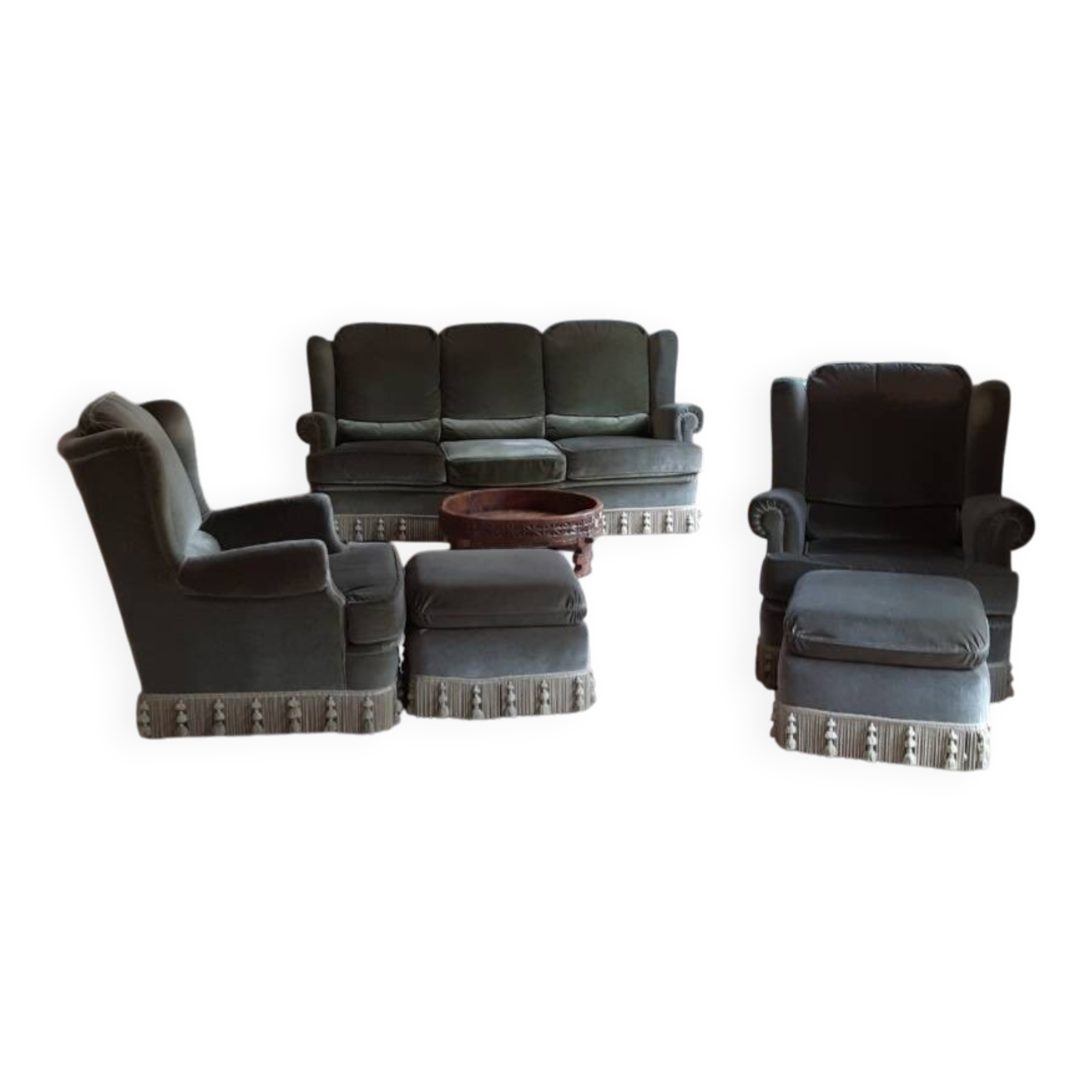 Living room set consisting of 1 three-seater sofa, 2 armchairs, and 2 footrests.