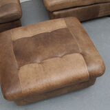Ensemble de 2 chauffeuses et repose-pieds en cuir de buffle des années 1970