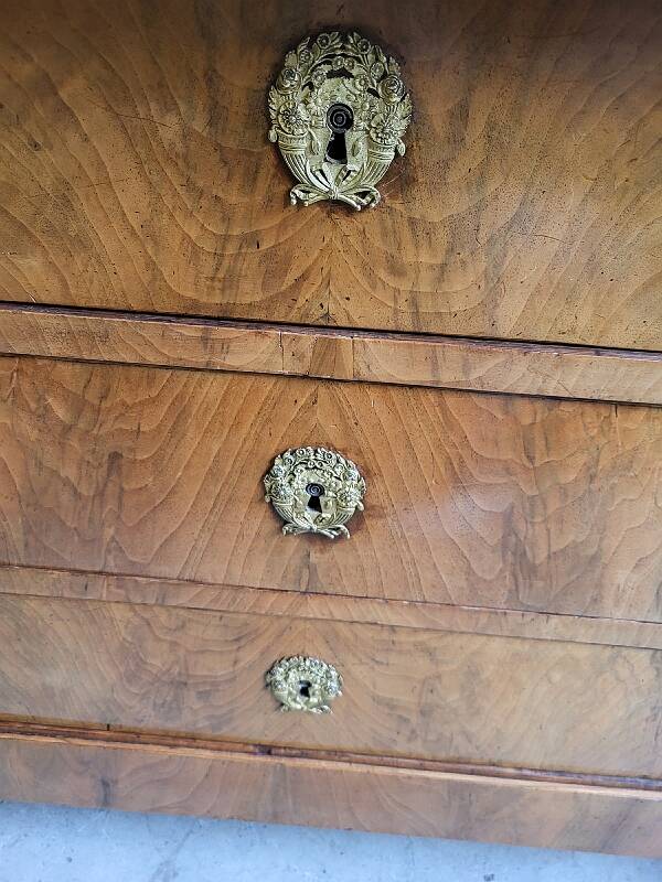 EMPIRE CHEST OF 4 DRAWERS IN BLOND WALNUT FROM THE 19TH CENTURY