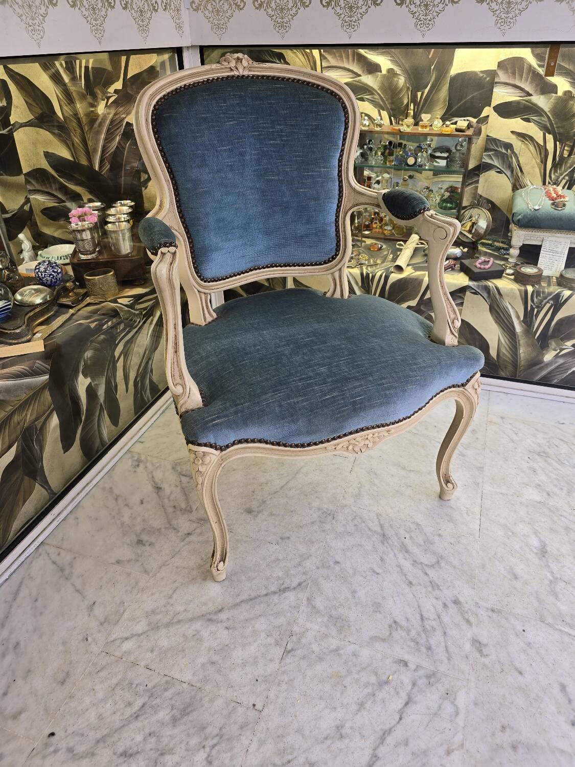 Cabriolet armchair