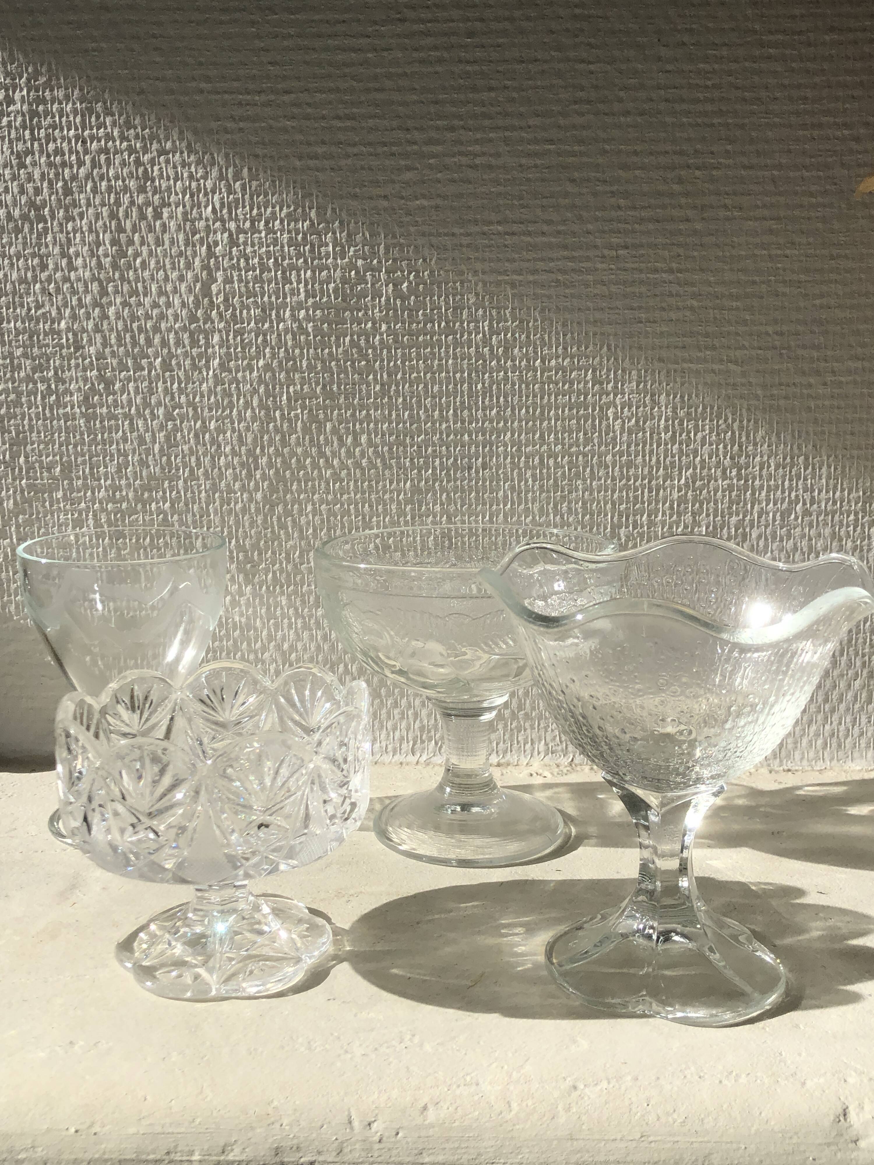 Set of 4 vintage cups