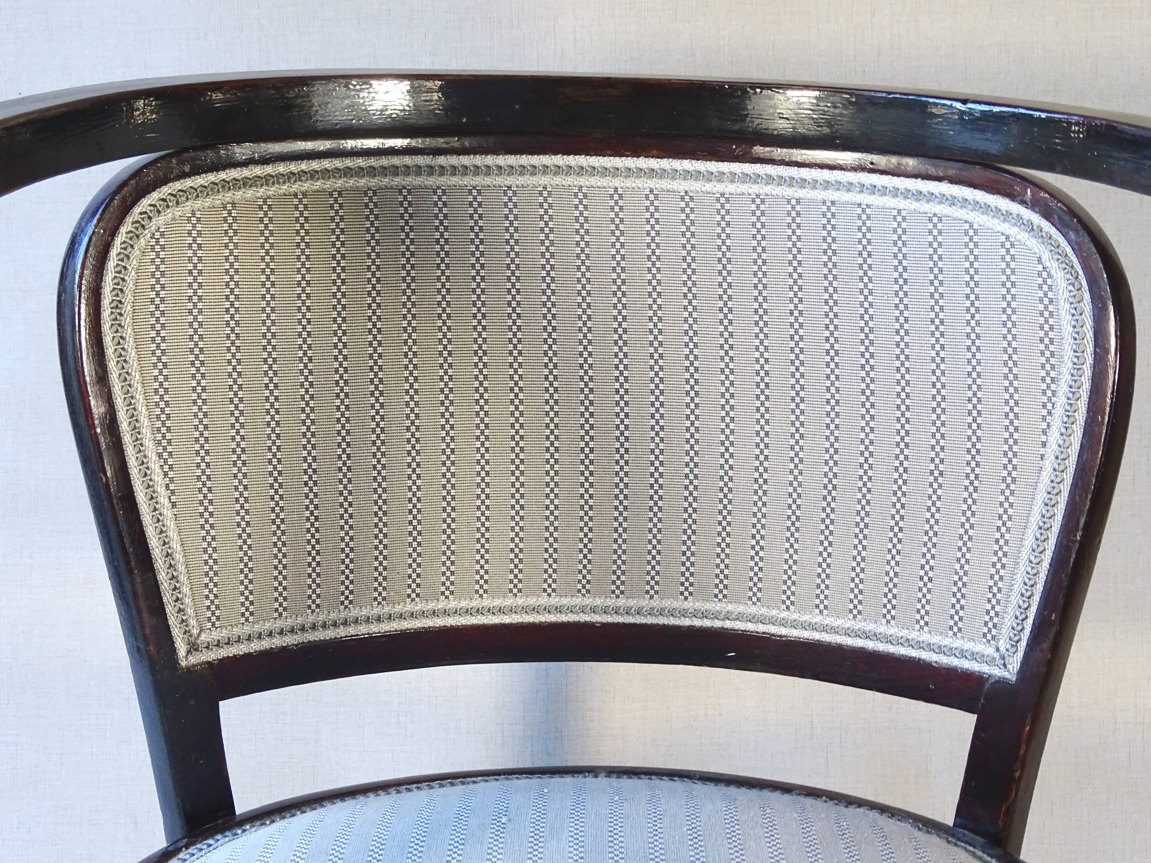 Fauteuil n°715 de Gustave Siegel pour Kohn, 1905. Backhausen