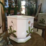 Cover - white ceramic pot decorated with stylized flowers.