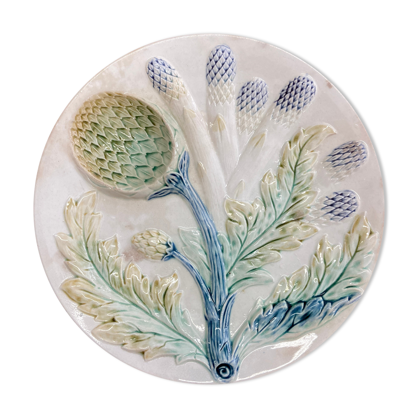 Plate with asparagus and artichokes in splash of Luneville