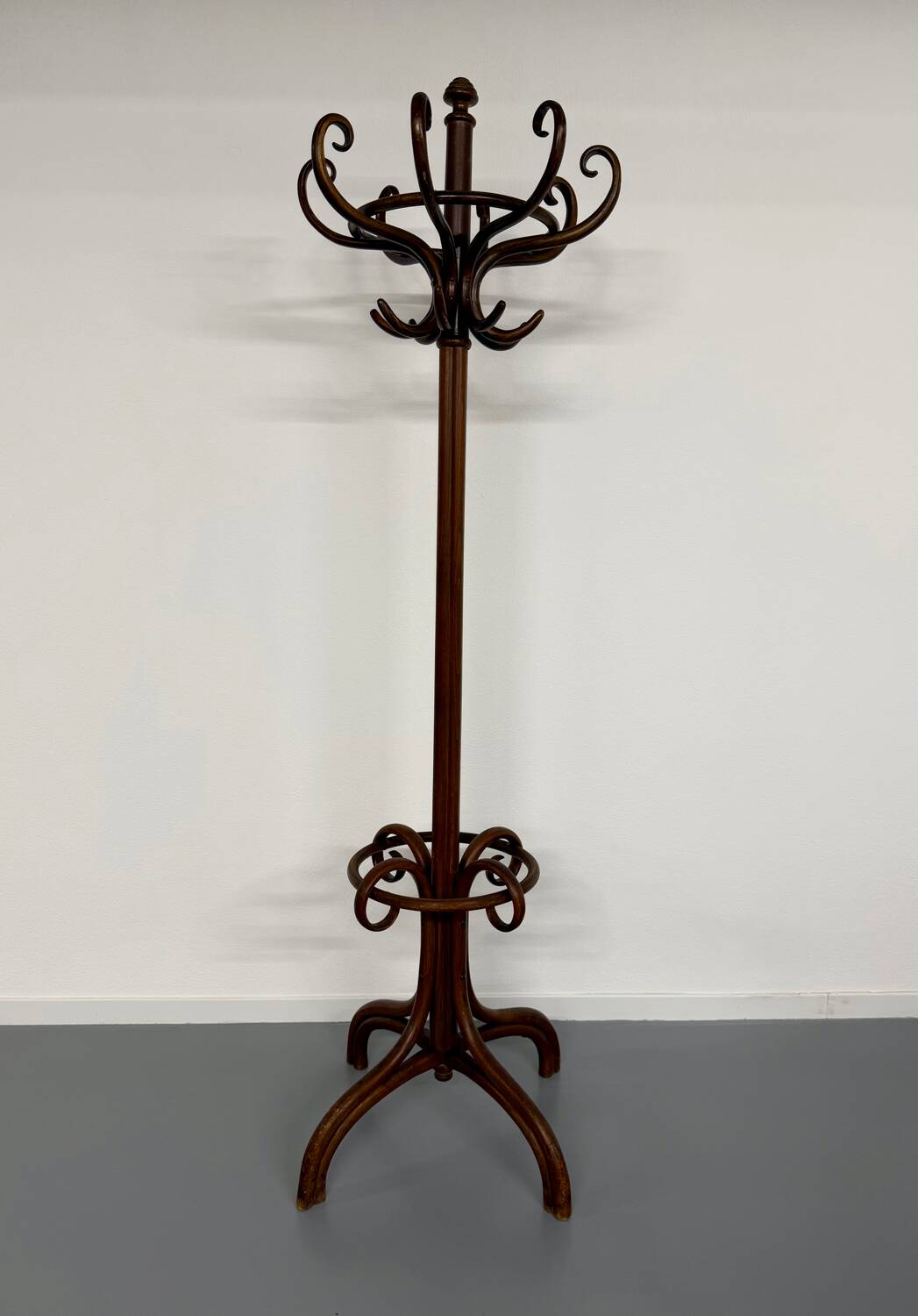 Curved wooden parrot coat rack 1940s thonet mod.10-401