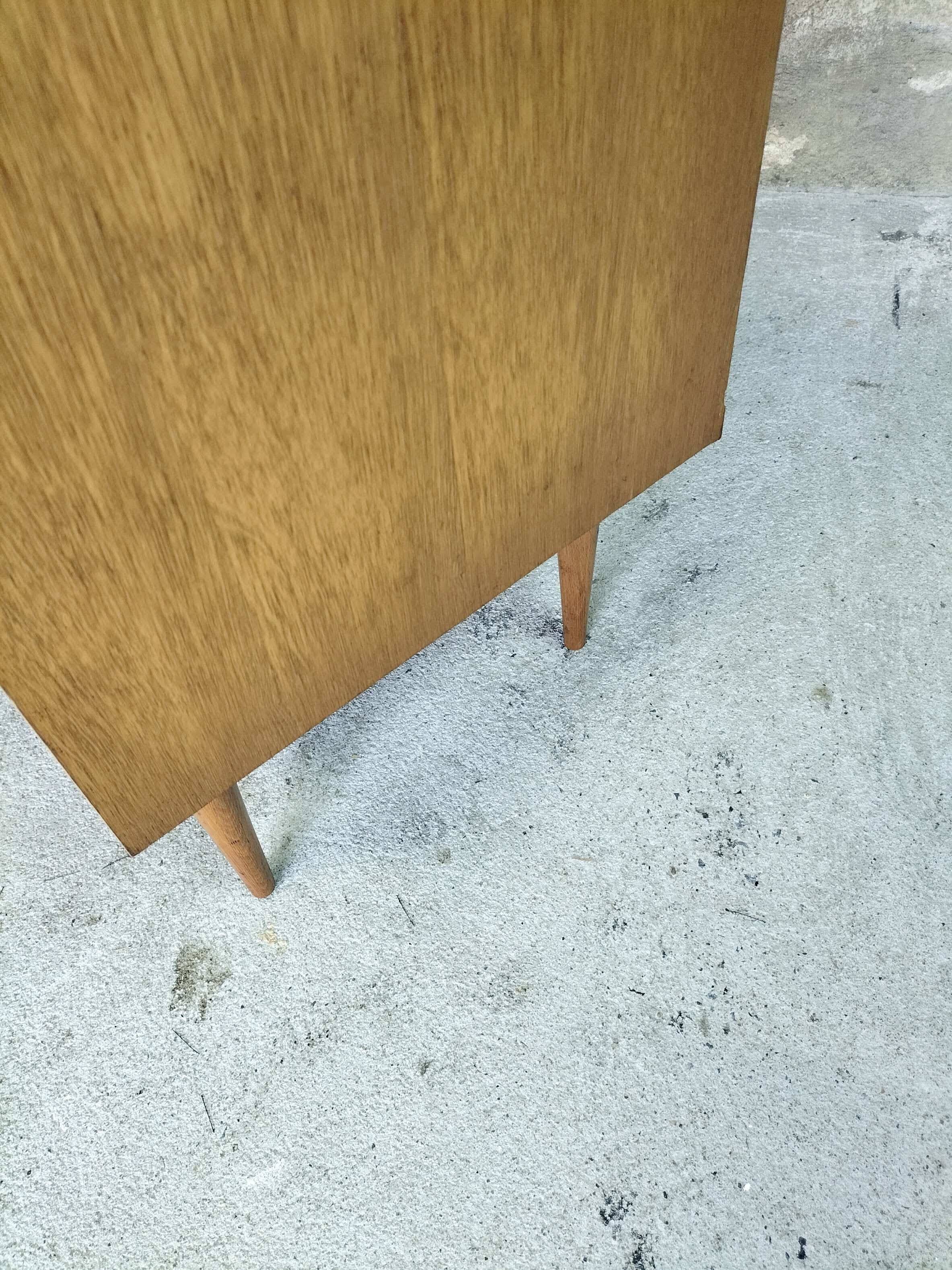 Small vintage chest of drawers.