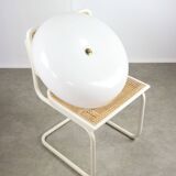 Grande applique murale italienne moderne du milieu du siècle en plexiglas et laiton