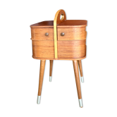 Travailleuse scandinave pieds compas