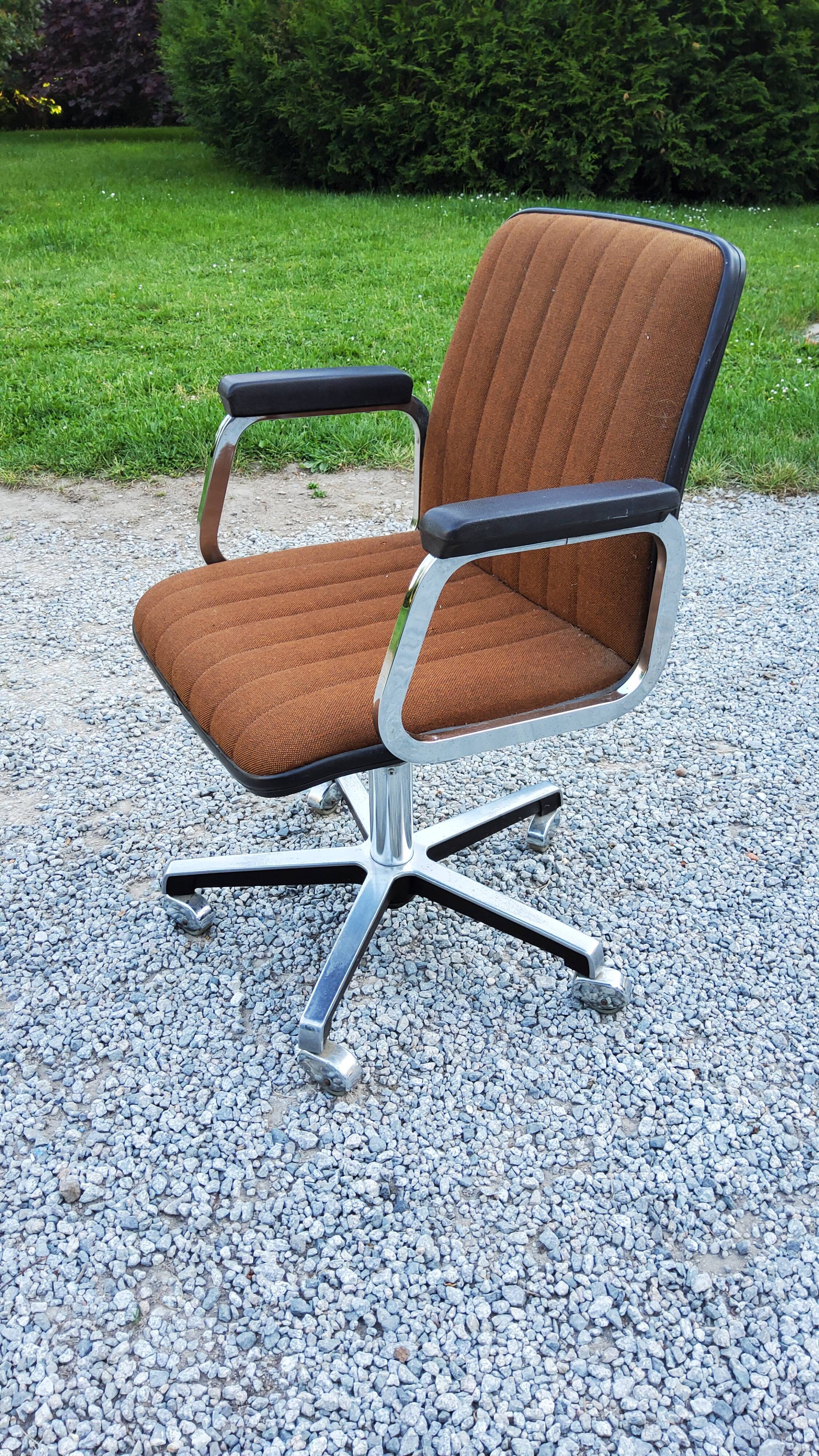 70s swivel office chair and adjustable height