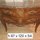 Commode sauteuse galbée de style Louis XV en marqueterie et bronzes dorés (