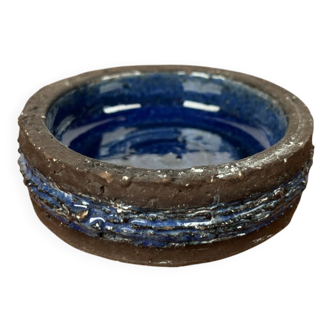 Danish studio pottery bowl from the mid-century by Robert Rob Bentsen, 1960s.