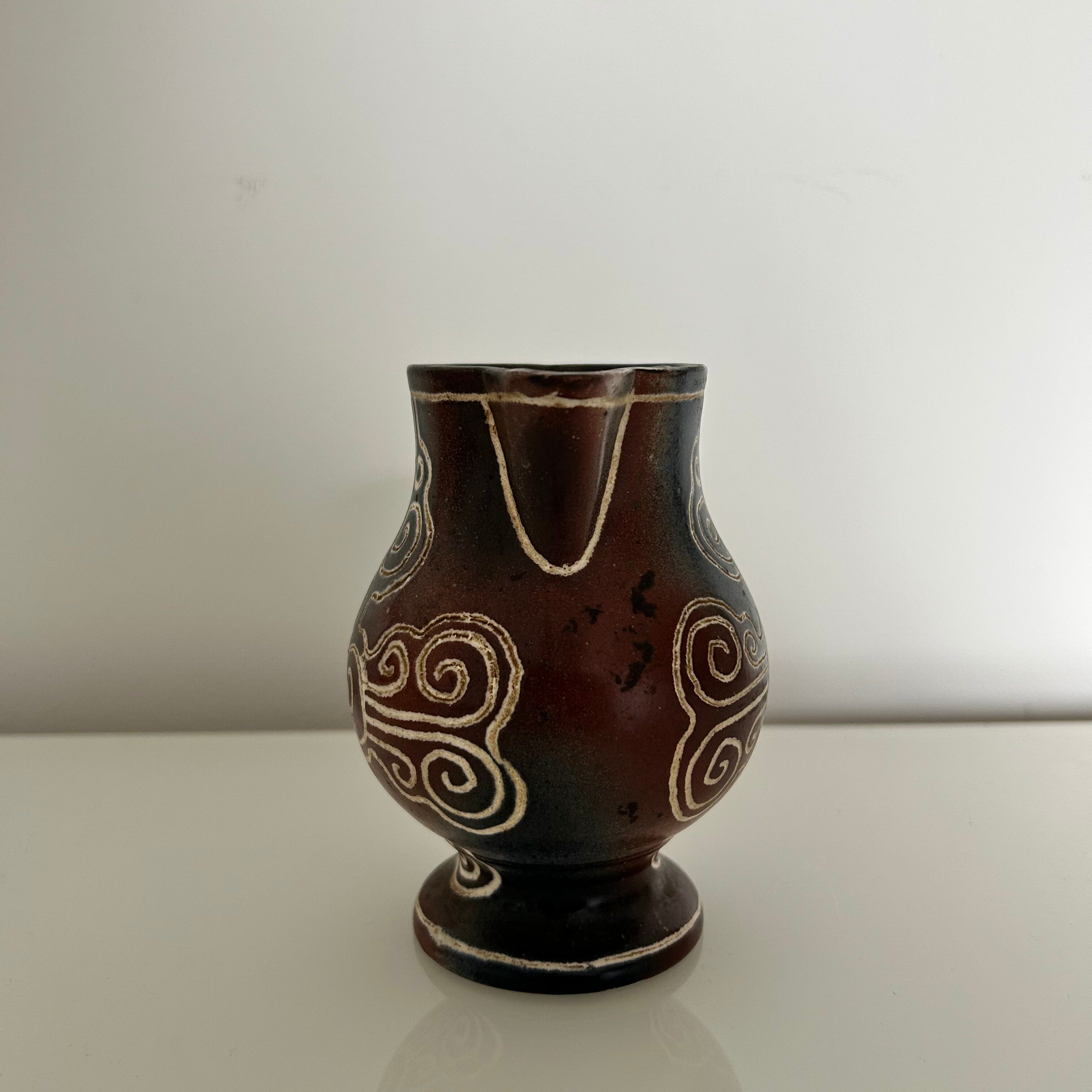 Breton pitcher signed Roscoff