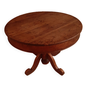 Round oak table with turned legs