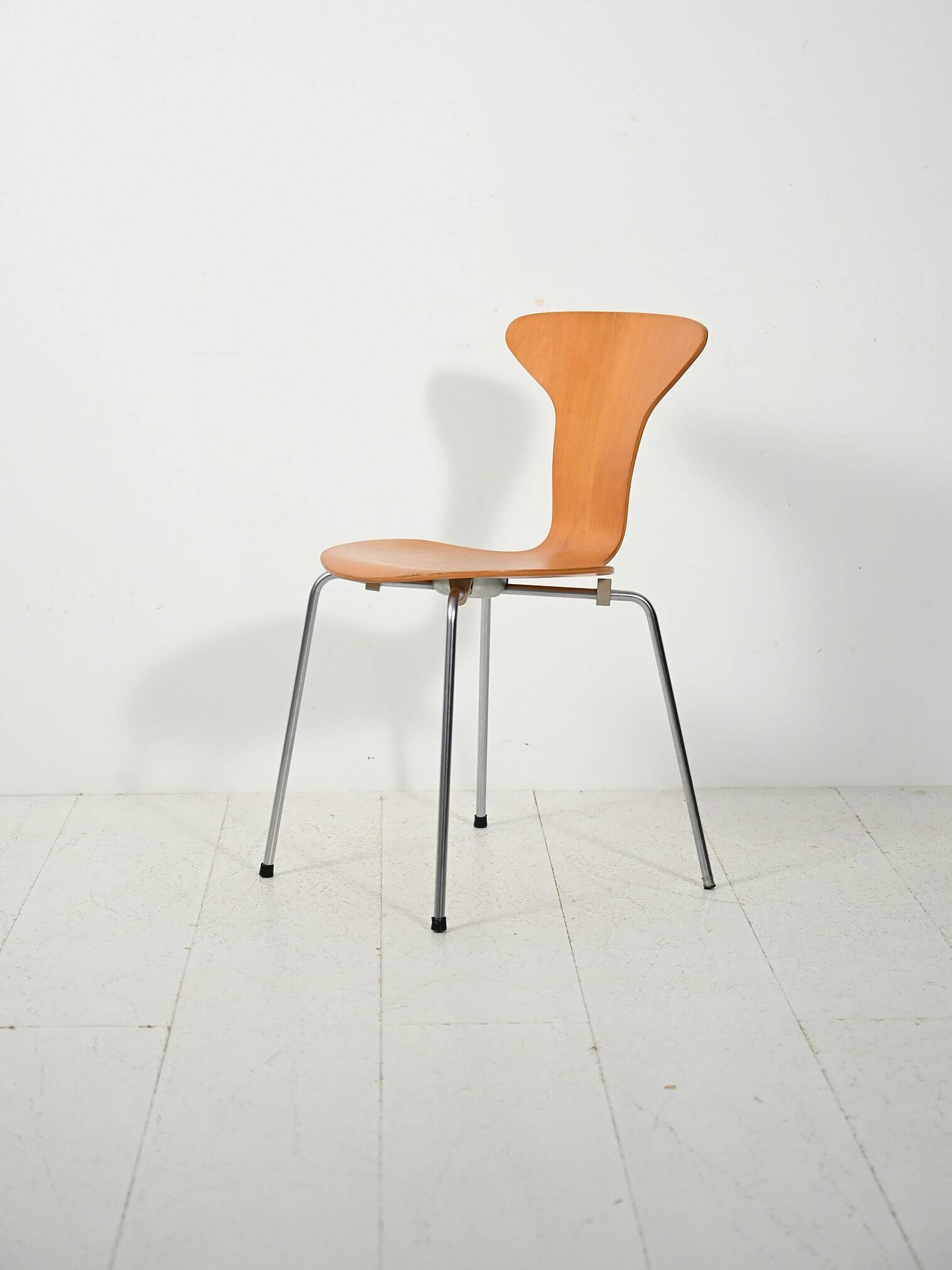 Set of 4 “Mosquito” chairs by Arne Jacobsen