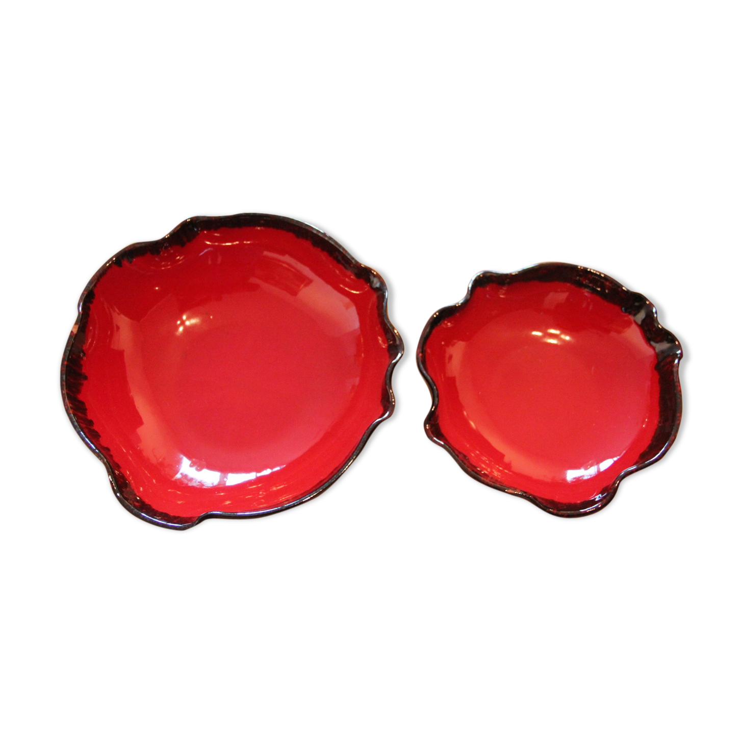 2 red glazed terracotta dishes