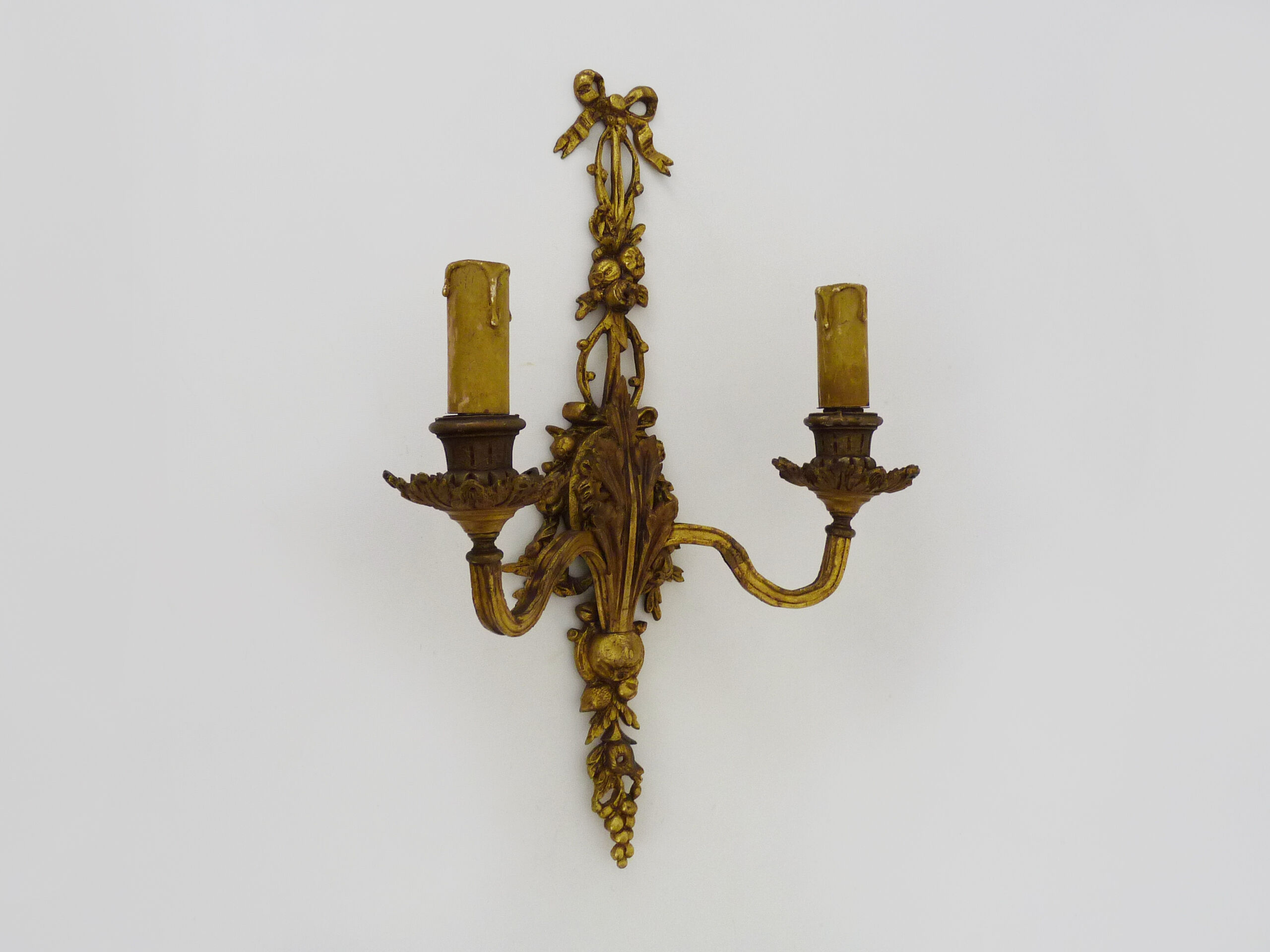 Vintage wall lamp decorated with ribbon and grape. Louis XVI style. XIXth