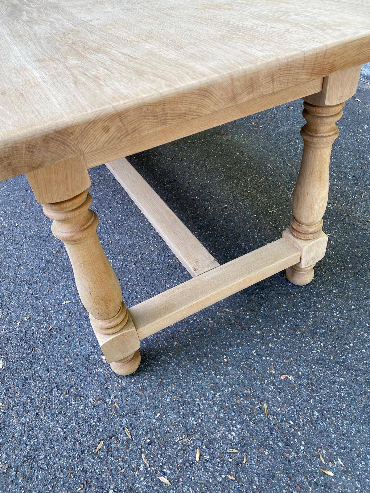 Renovated extendable farmhouse dining table made of solid raw oak from the 1950s.