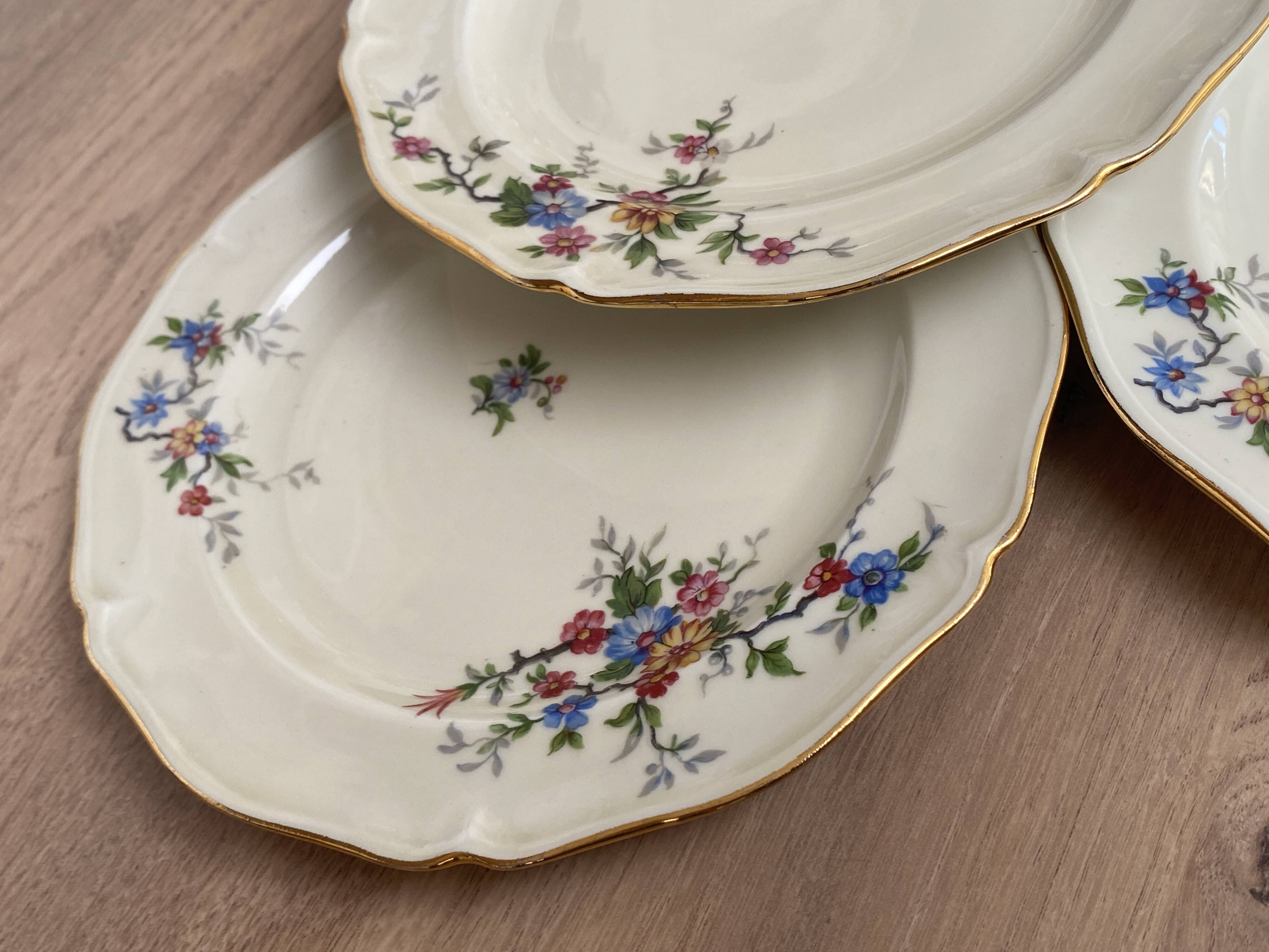 Set of 4 porcelain dessert plates