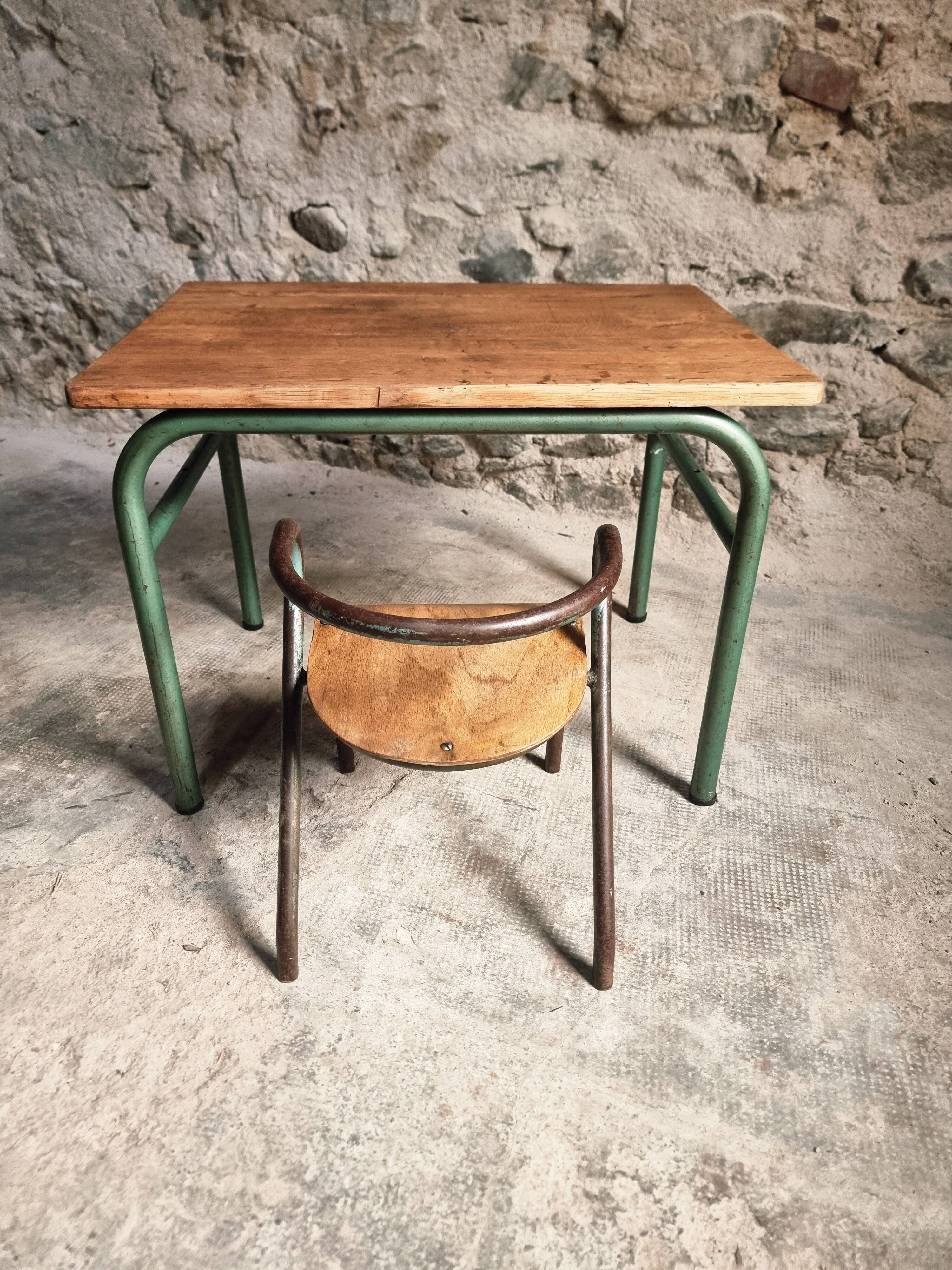 Ensemble bureau et chaise d’écolier vintage – Mobilier scolaire industriel