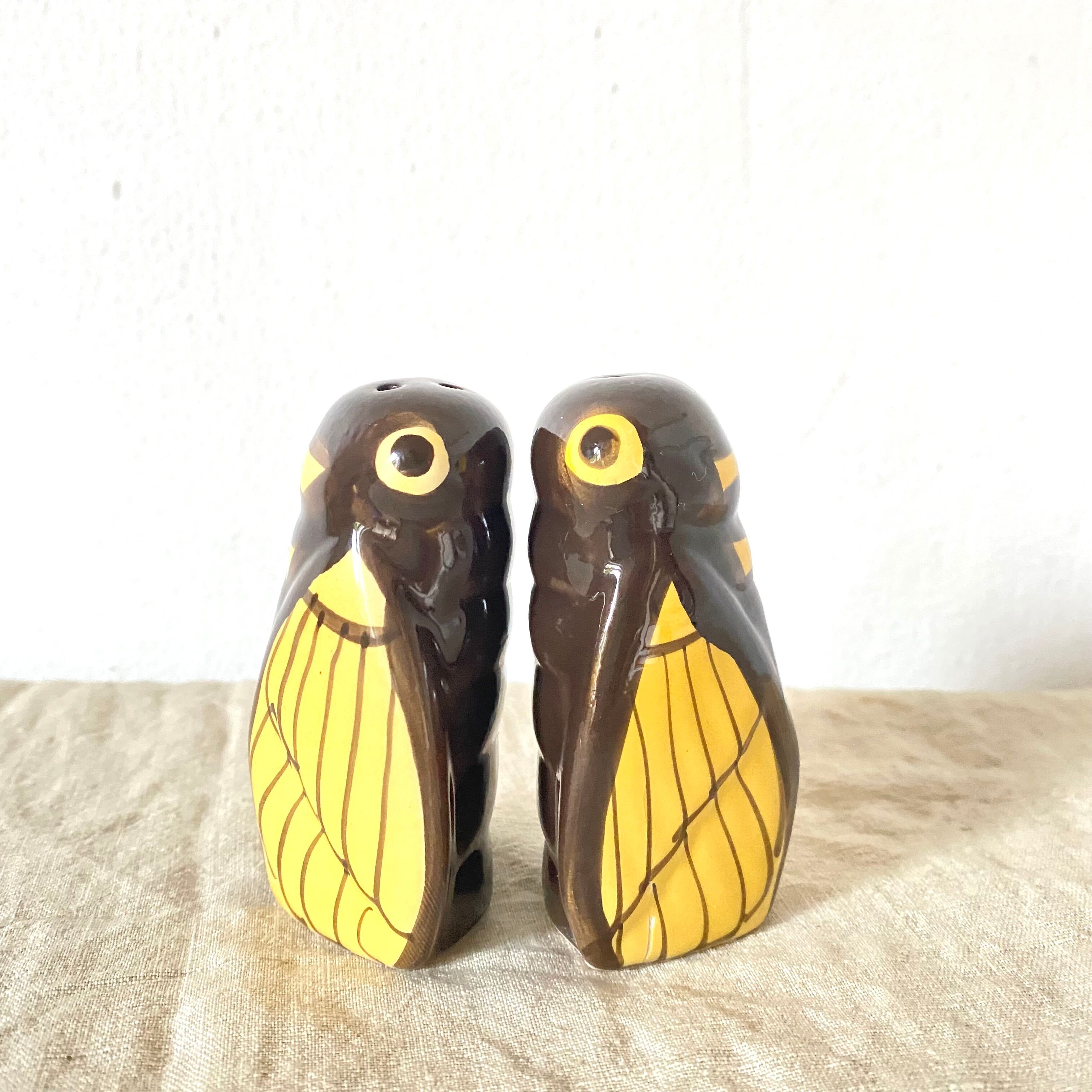 Cicada pepper shaker