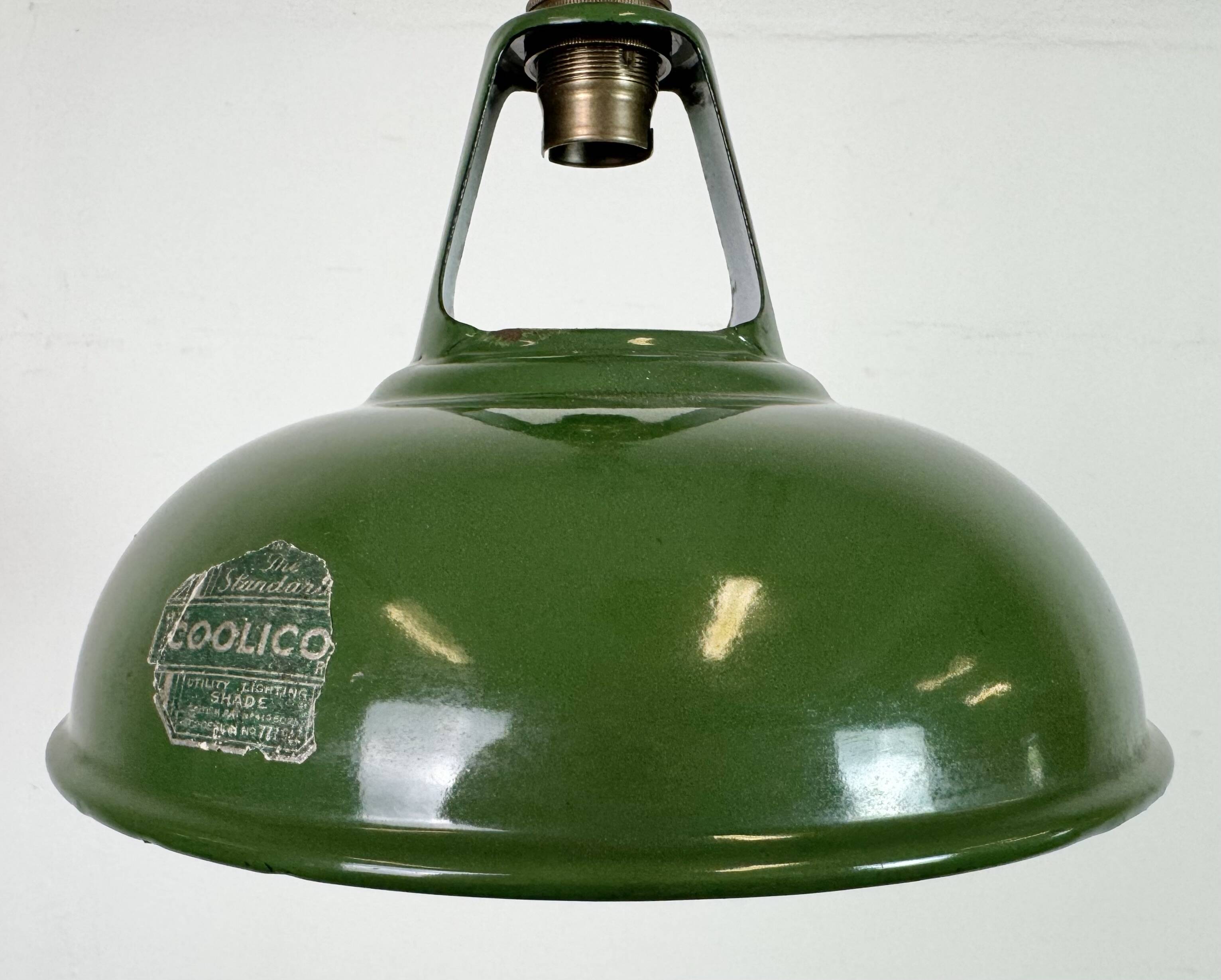 Suspension industrielle en émail vert de Coolicon, années 1950