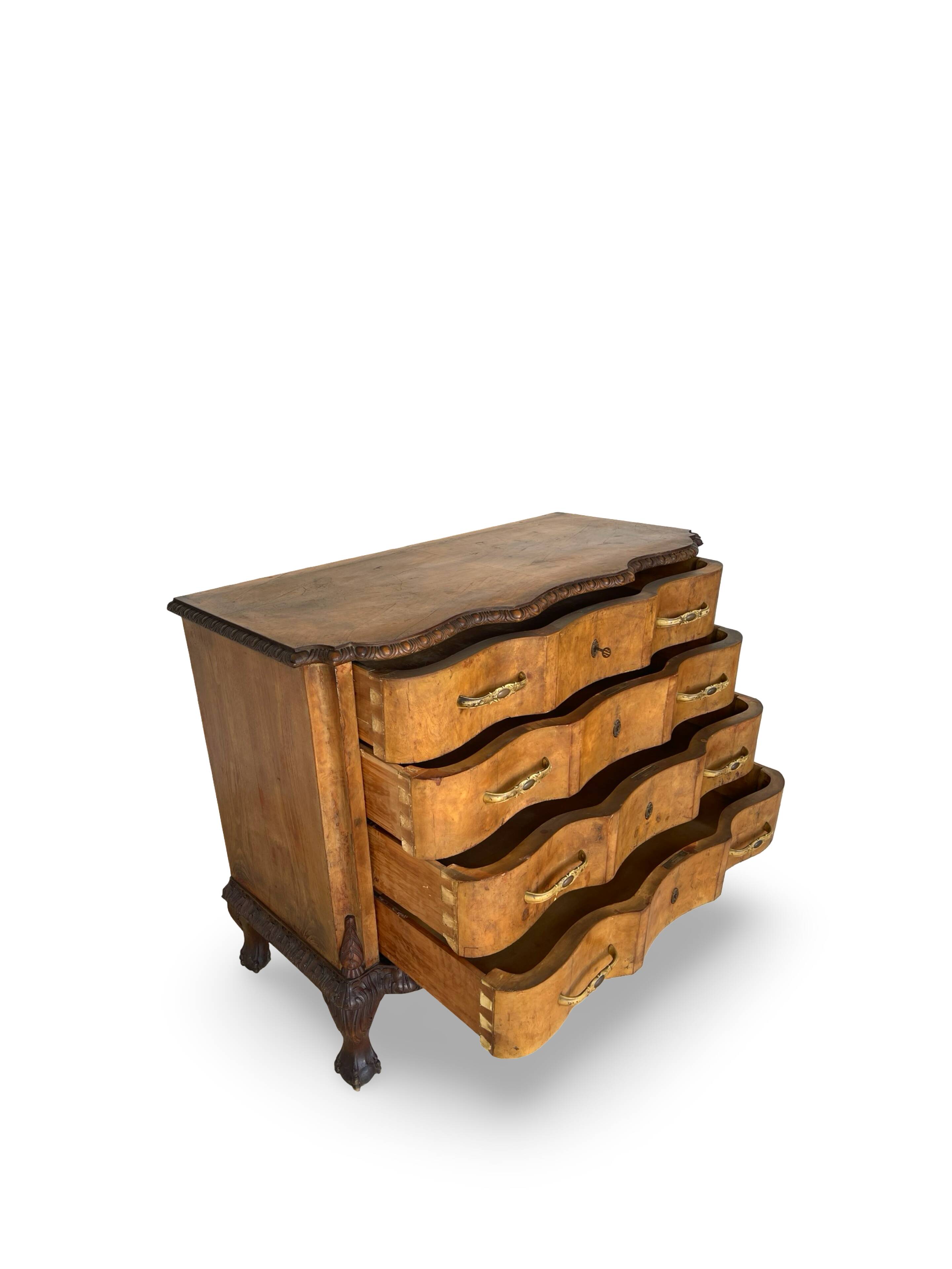 Commode italienne des années 1920.