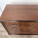 Commode des années 1980 en noyer, palissandre et érable.