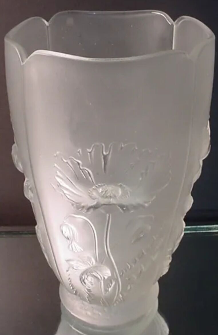 Czech Barolac vase molded by Joseph Inwald in satin glass from the 30s.