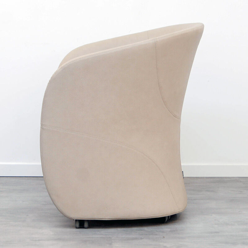 Zanotta Calla armchair in beige leather