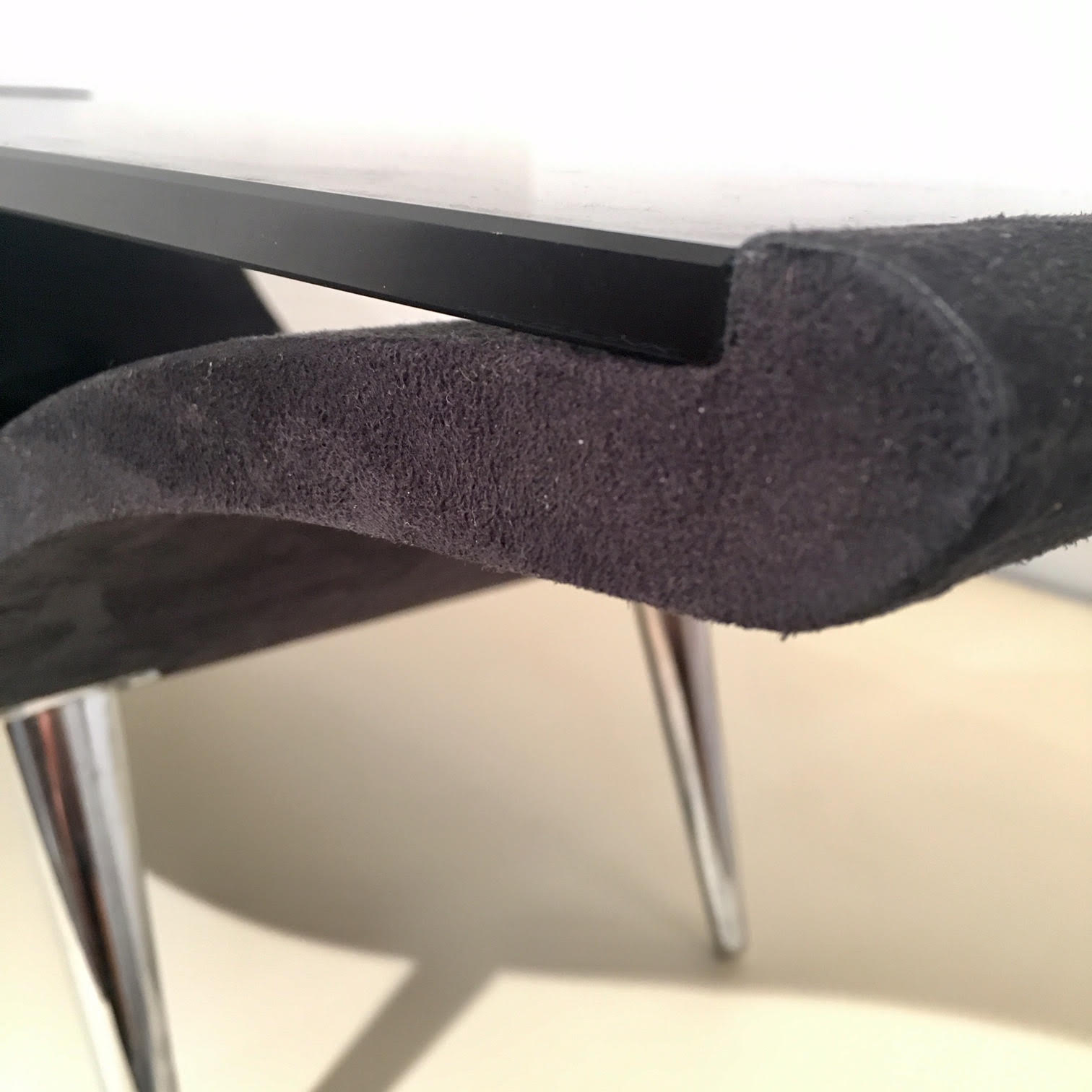 Table in black felt and 80s glass