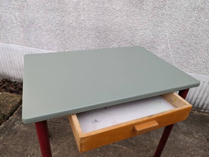 Desk and chair set (kindergarten)