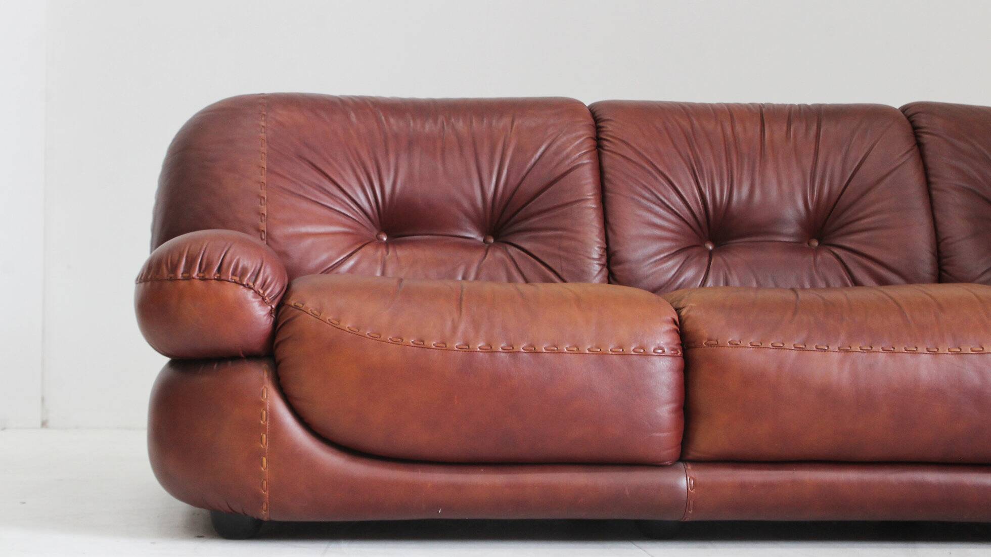 Vintage Sapporo Italian leather sofa Mobil Girgi 1970s