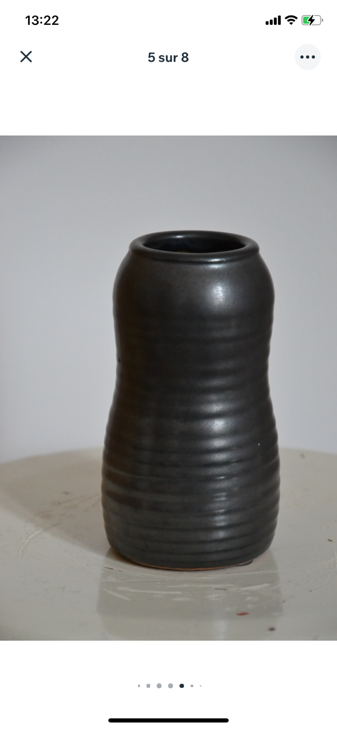 Matte black vase Japandi style - minimalist