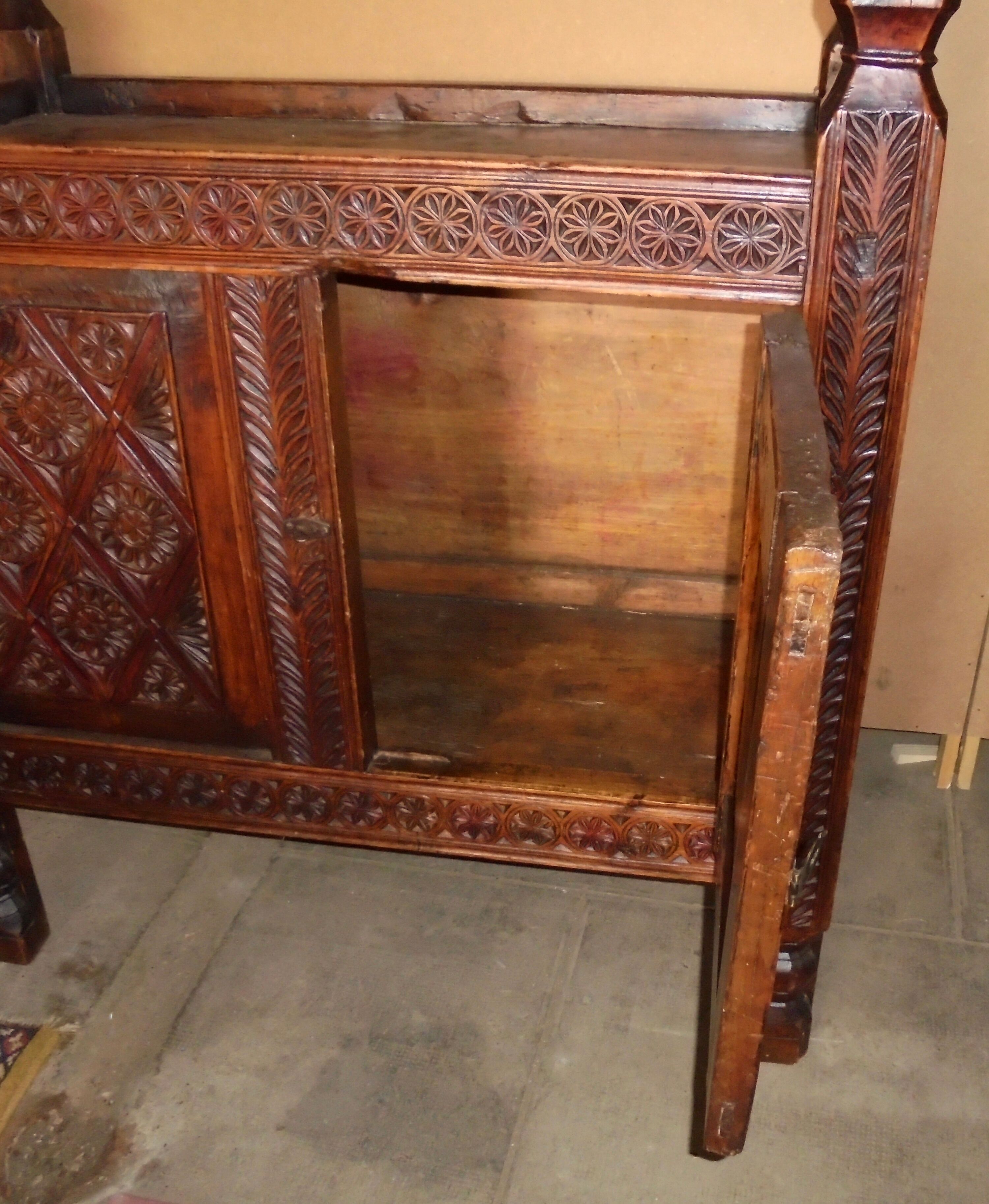 Coffre de mariage Afghan XIXé meuble d'art populaire bois sculpté