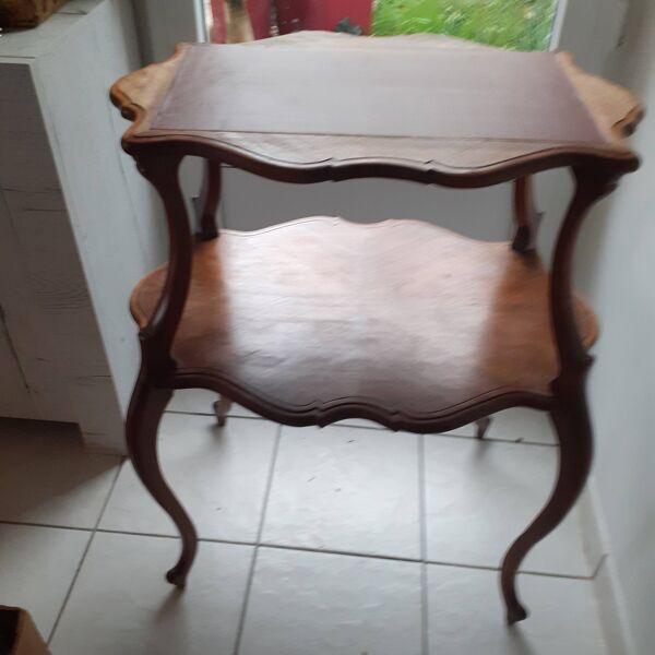 Table à thé ancienne. 2 plateaux.