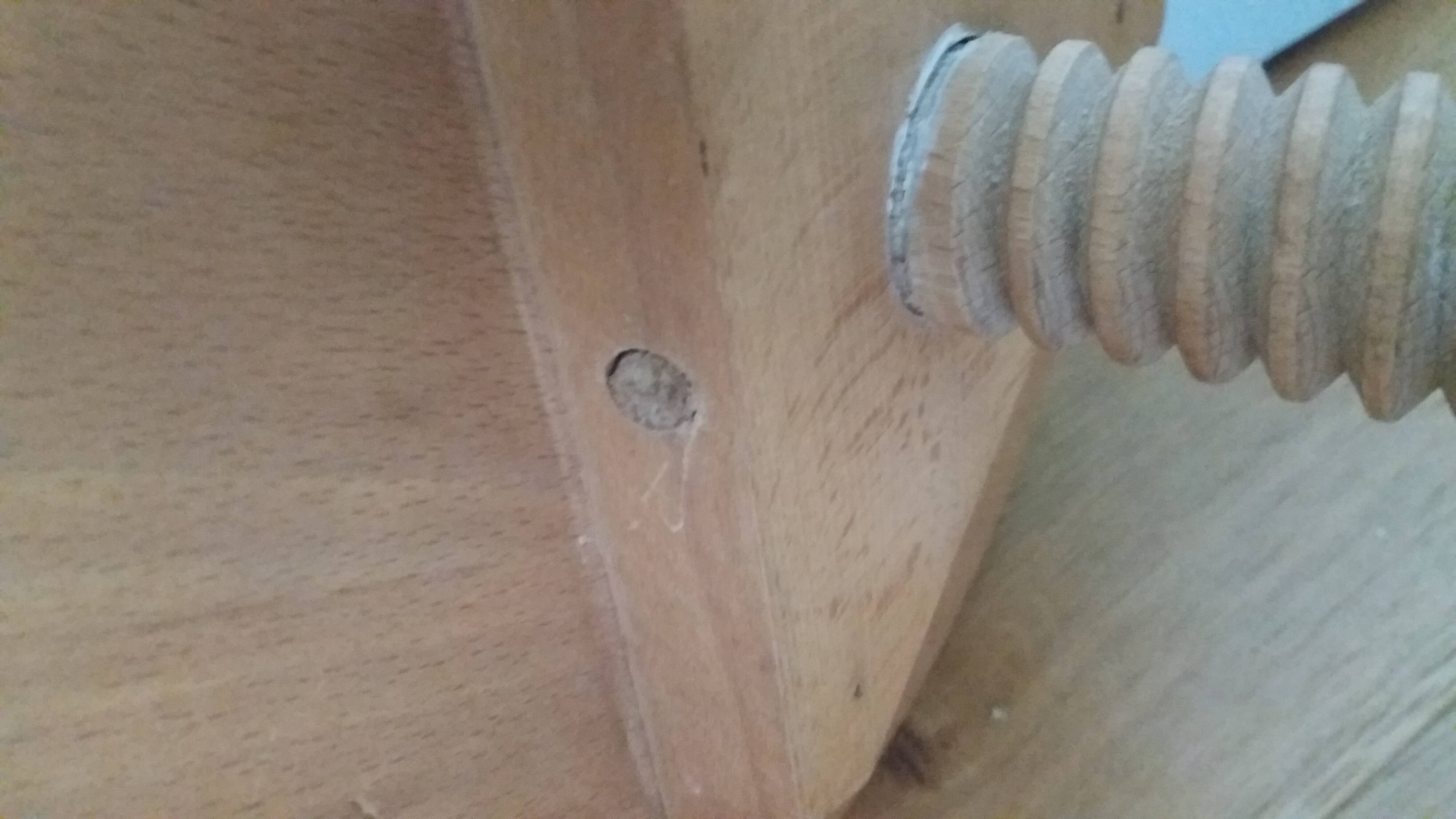 Tripod stool with a screw.