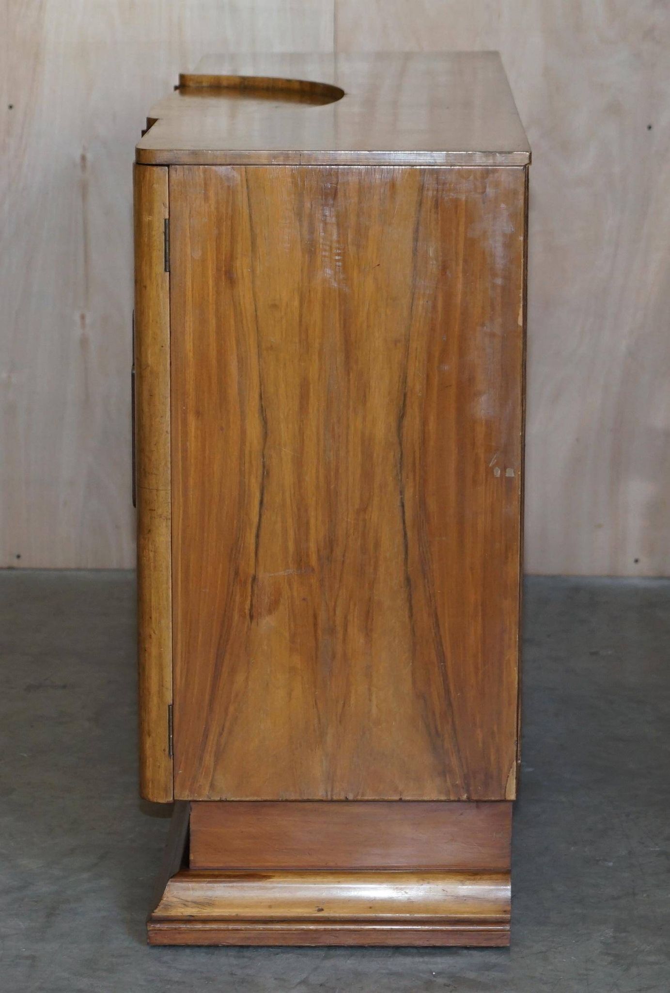 Buffet Art déco en noyer burr avec tiroirs et bar