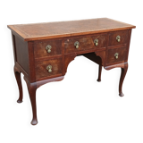 Chippendale-style desk in mahogany veneer.