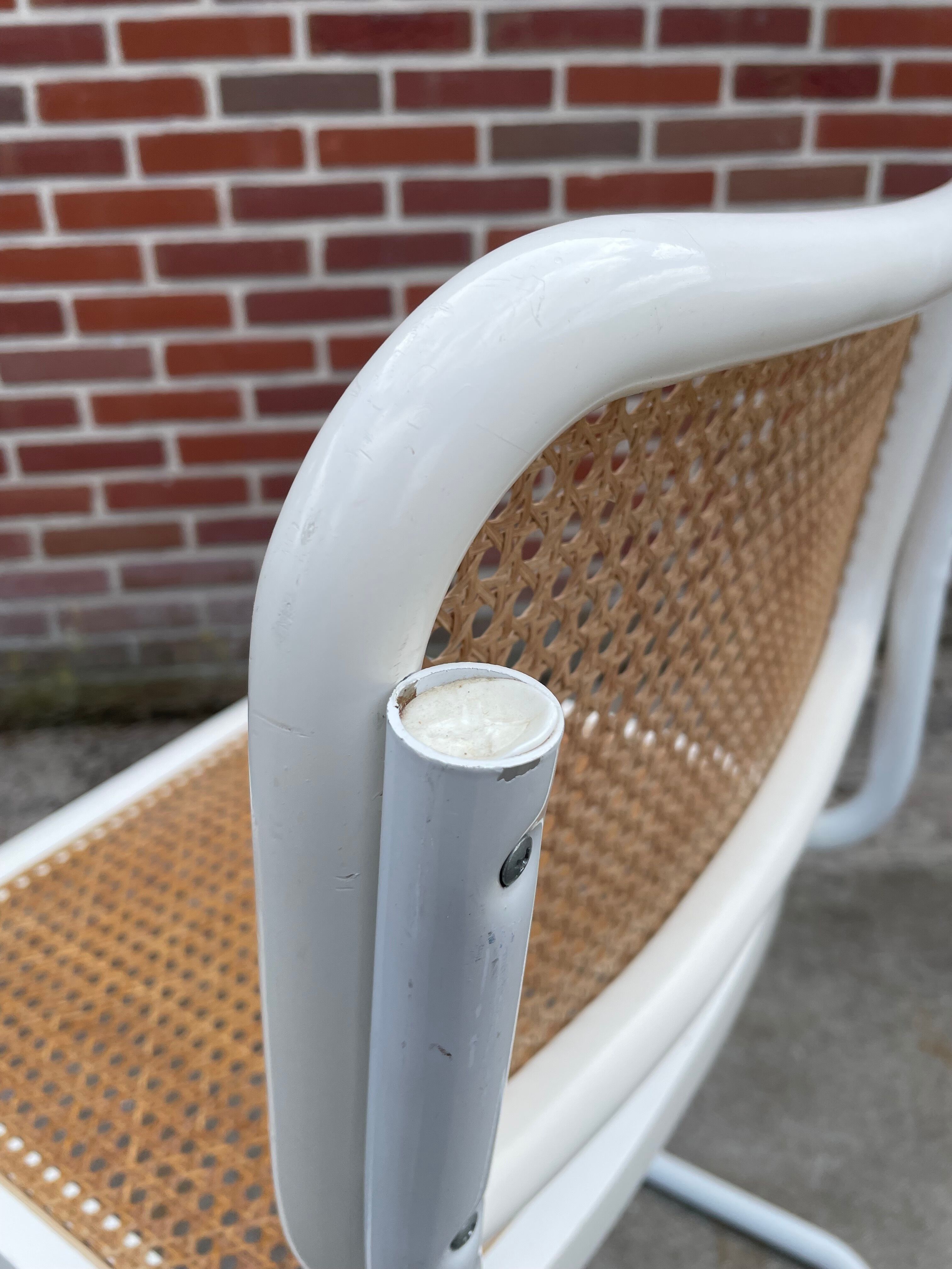 Set of 4 Cesca b32 model chairs in white