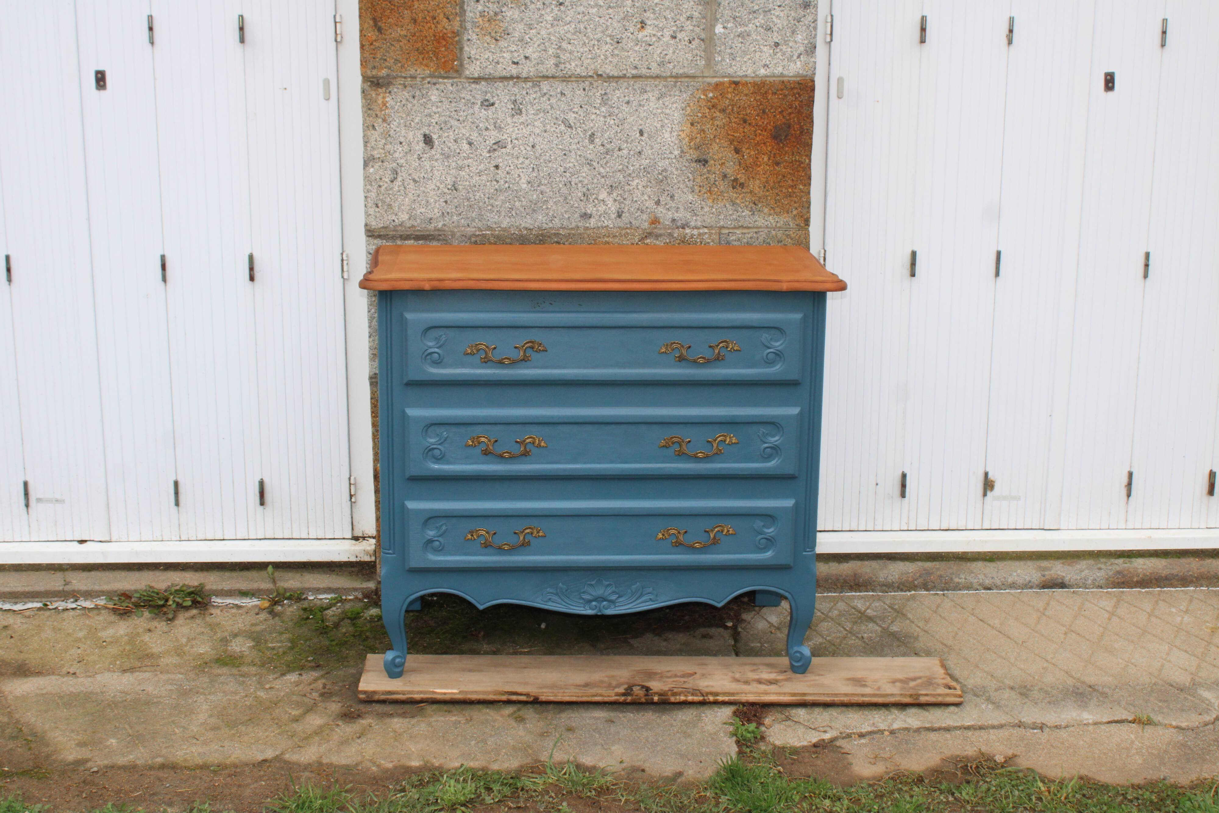 Commode ancienne rénovée bleu – plateau bois – 3 tiroirs