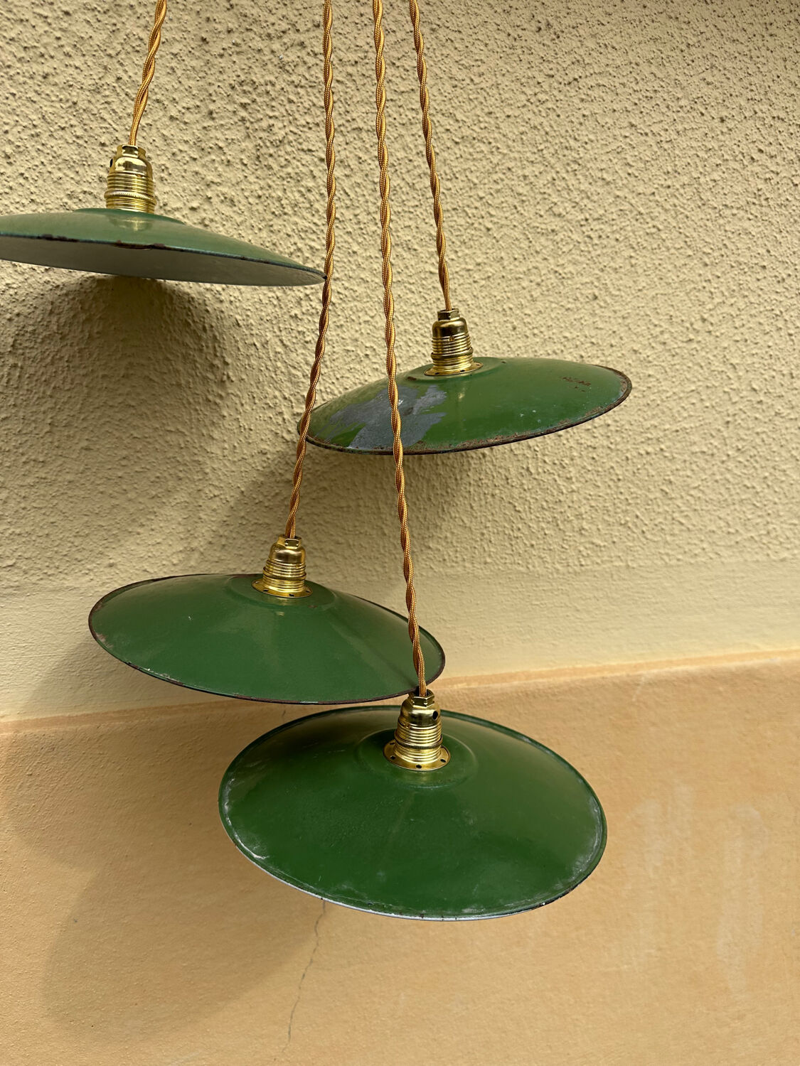 Lot of 4 vintage industrial enamelled metal suspensions.