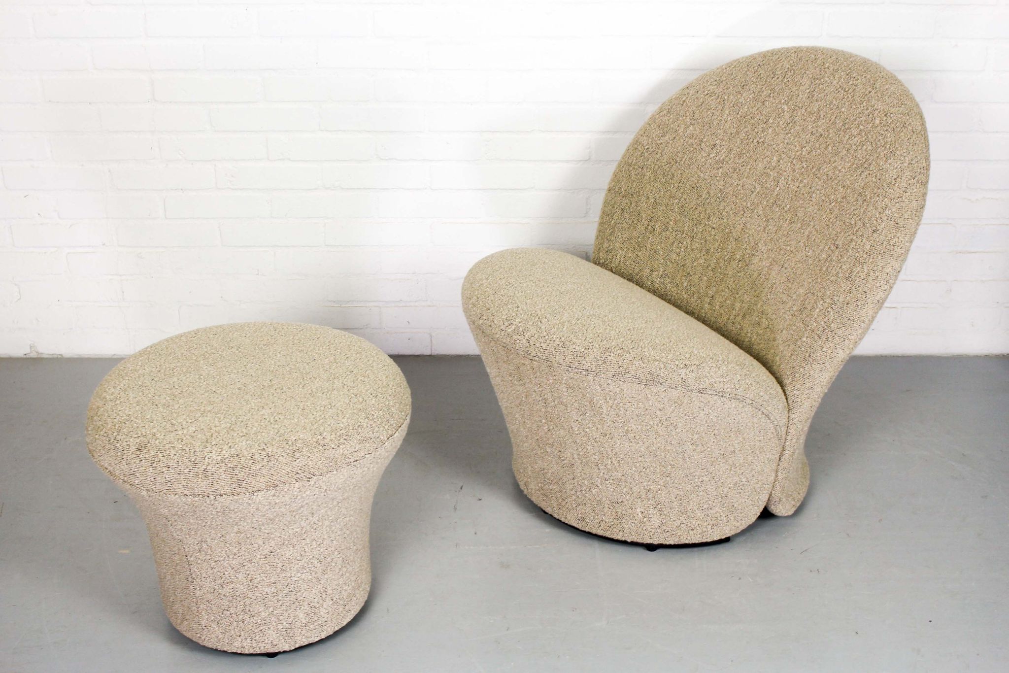 F572 lounge chair and mushroom ottoman by Pierre Paulin for Artifort, 1967
