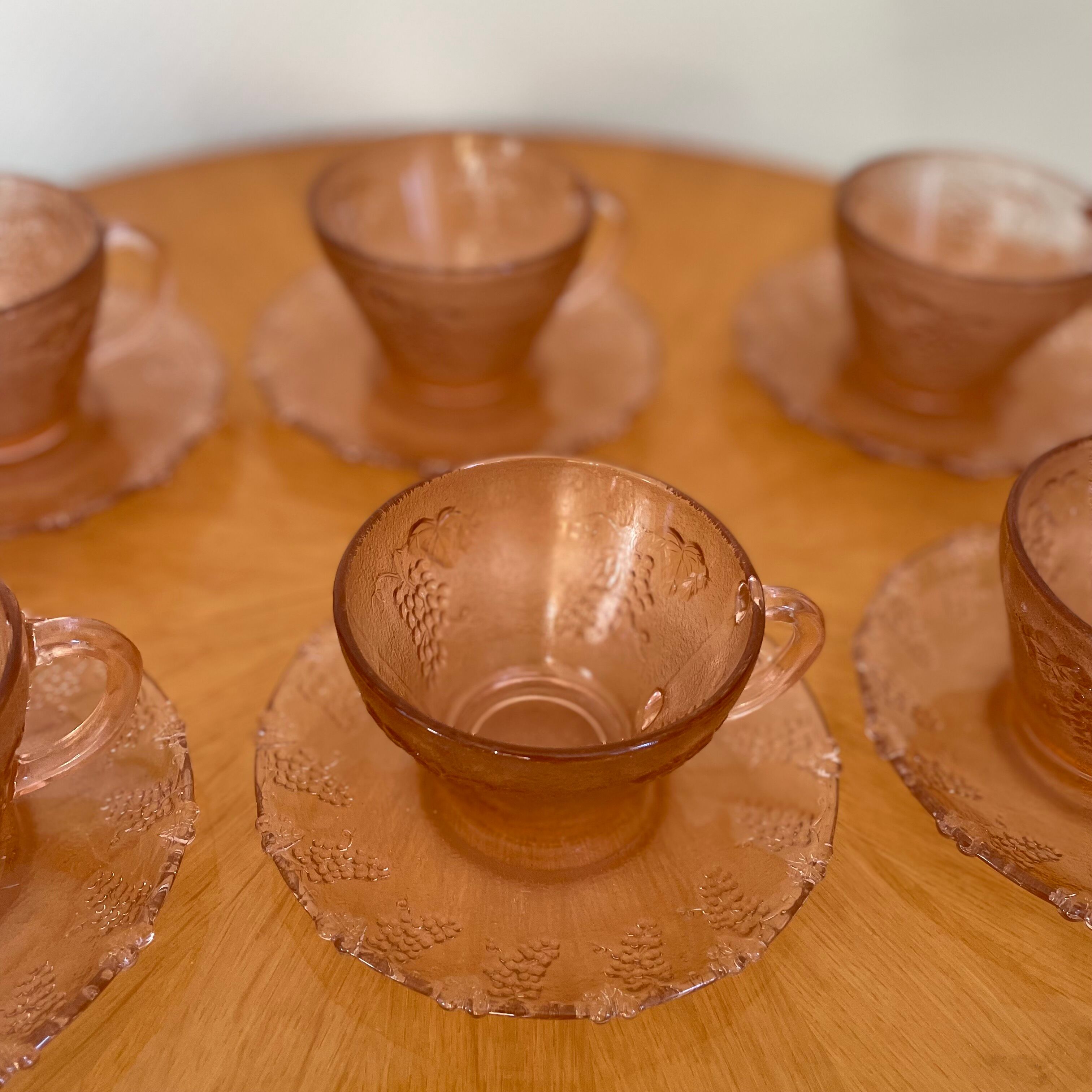 Coffee service of 6 cups in vintage pink glass
