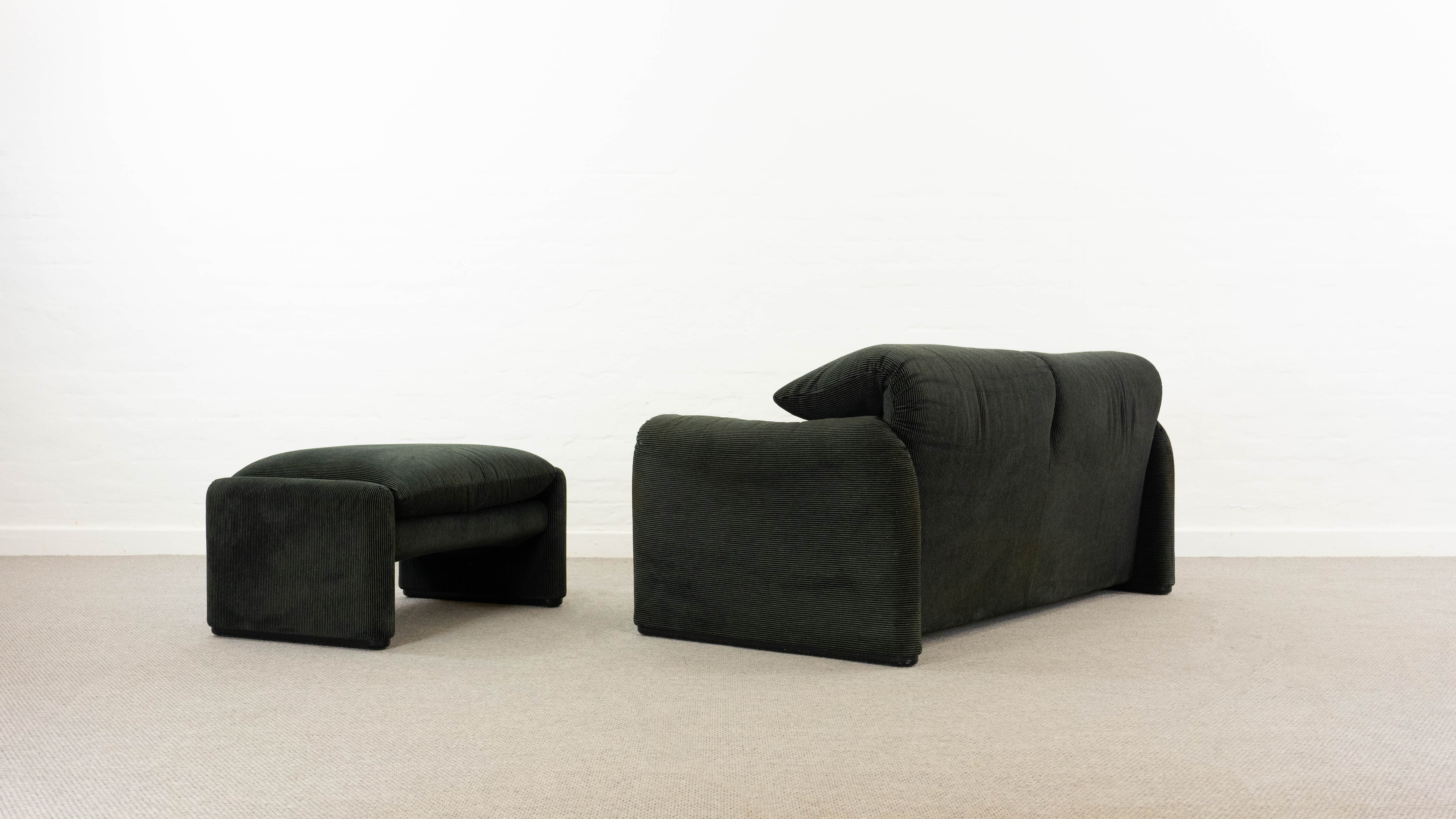 2-seater sofa & footstool maralunga by Vico Magistretti, Cassina