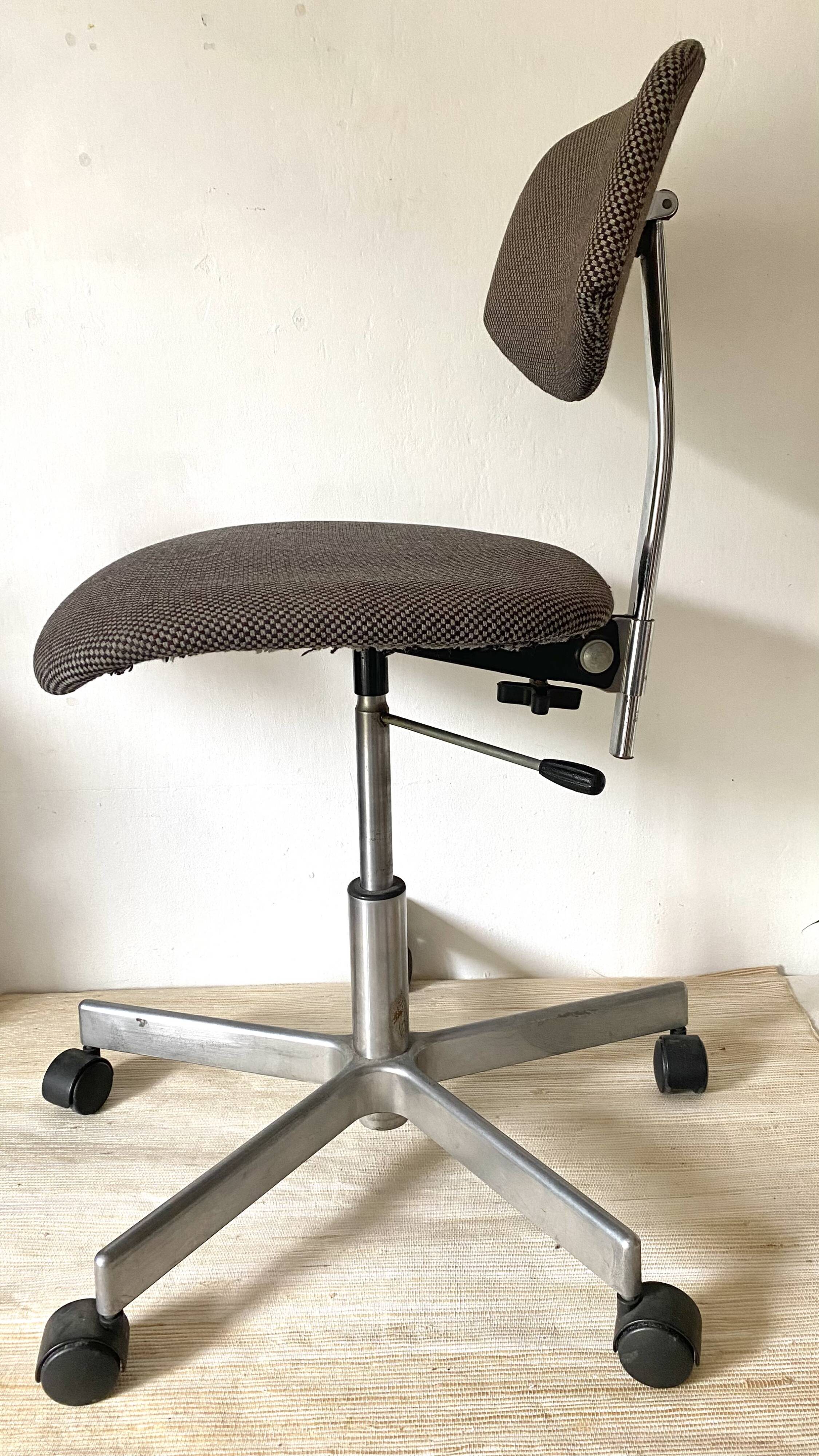 Swivel vintage office chair, adjustable height